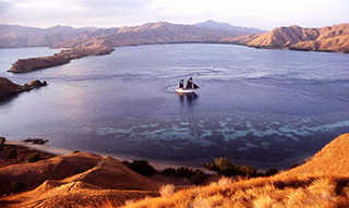 Diving in Indonesia with the SMY Ondina - photo courtesy of Enrique Rubio