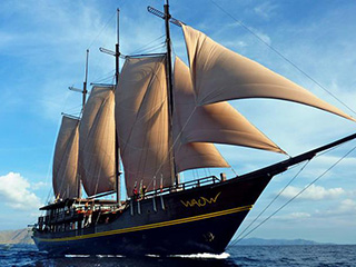 The fabulous WAOW liveaboard in Komodo