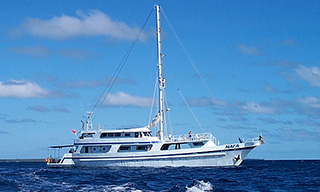 The Nai'a cruising Bligh Water