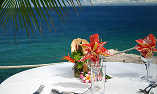 The Fijian surrounds of the outdoor dining setting at Paradise Taveuni Resort is irressitible