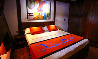 Enjoy the Deluxe double bed cabin on WAOW liveaboard in Komodo