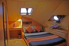 Chill in the cabin of your Sangalaki liveaboard - MV Panunee